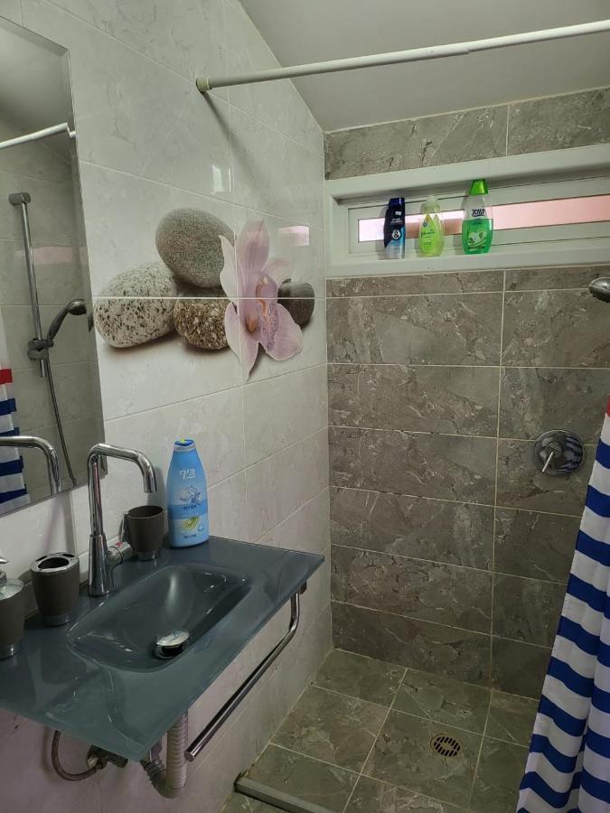 Guest House Ashdod-Beach Bagian luar foto